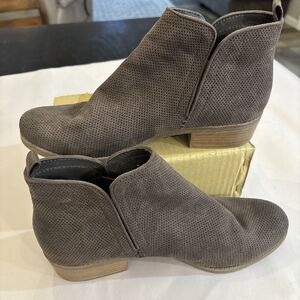 DV by Dolce Vita Ankle Boots Women's 9 Tan Slip In Stretch Heel Booties Shoes